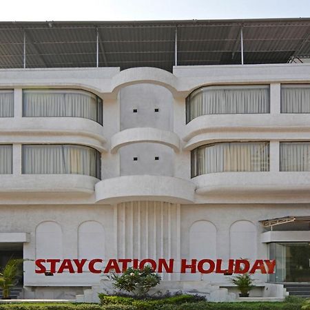 Staycation Holiday Нави Мумбаи Экстерьер фото