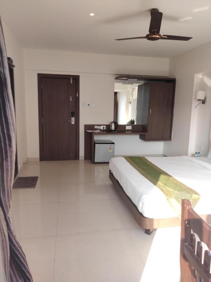 Staycation Holiday Нави Мумбаи Экстерьер фото